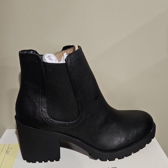 Womens boots - Picture 1 of 2